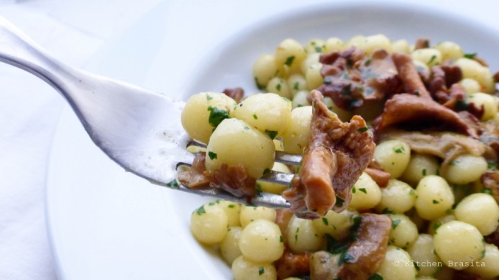 Gnocchi con funghi galletti