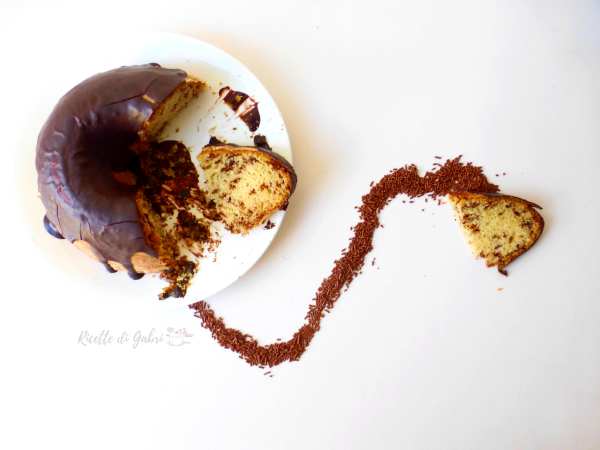 torta formicaio ciambella soffice senza burro con gocce di cioccolato ricetta facile veloce