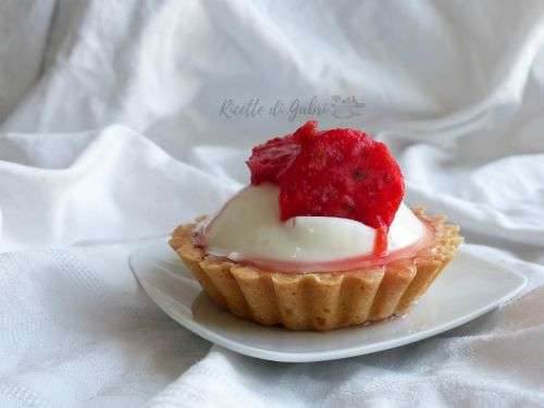crostata con panna cotta e fichi
