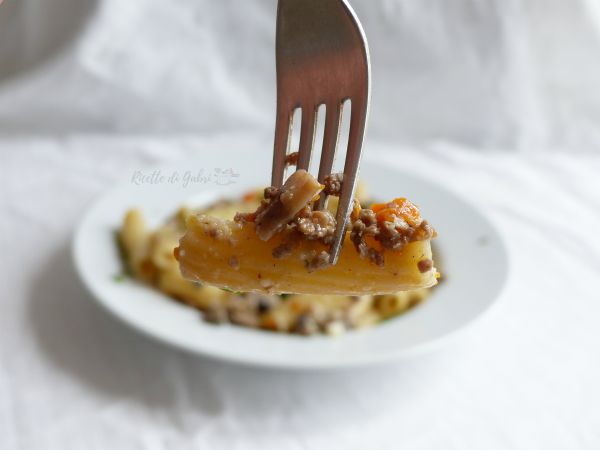 pasta funghi e macinato carne ricetta facile