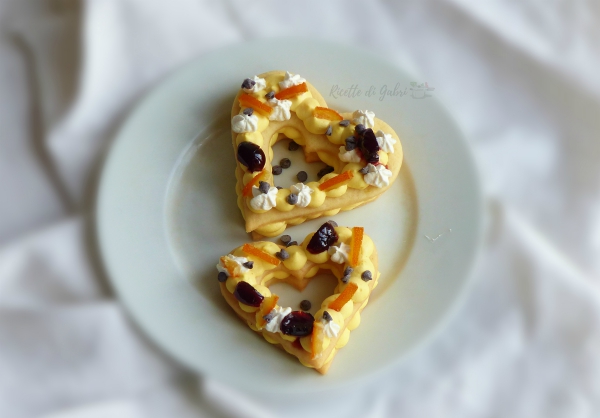 Cream tart per san valentino con crema chantilly torta cuore