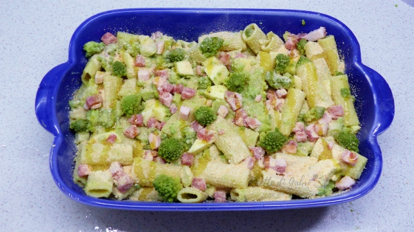 Pasta gratinata al forno con broccoli senza besciamella