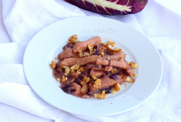 petto di pollo cremoso con radicchio noci e datteri ricetta facile secondo veloce