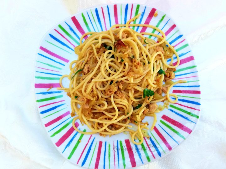 pasta spaghetti con tonno e cipolla ricetta facile veloce primo piatto pasta con cipolle