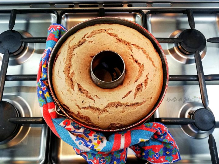 torta soffice con farina di castagna e cacao ciambellone castagne e cioccolato facile senza burro