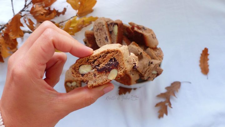 biscotti di natale con farina di castagne cioccolato e mandorle tozzetti cantucci fatti in casa