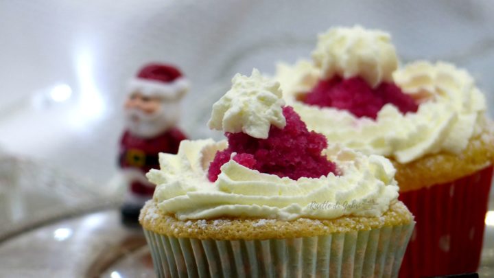 muffins natalizi a forma di cappello di babbo natale ricetta facile veloce cardinali sardi dolcetti