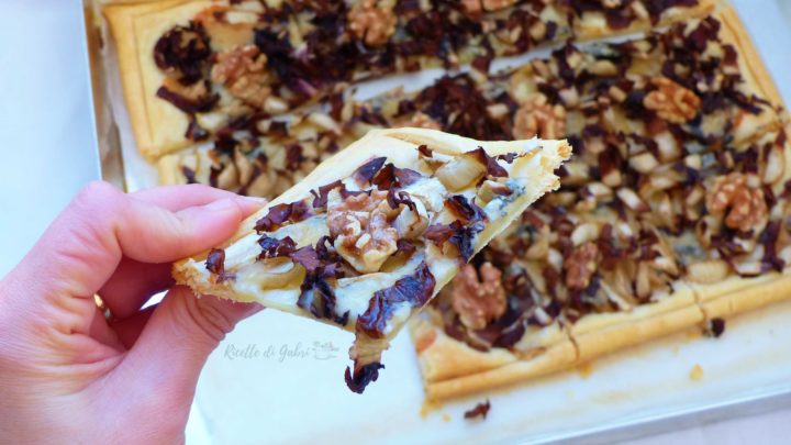 pizza rustica con radicchio e gorgonzola sfoglia salata antipasto aperitivo sfizioso veloce