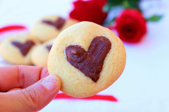biscotti alla nutella fatti in casa coookies biscotti a cuore senza stampo ricetta facile san valentino festa della mamma ricetta di gabri