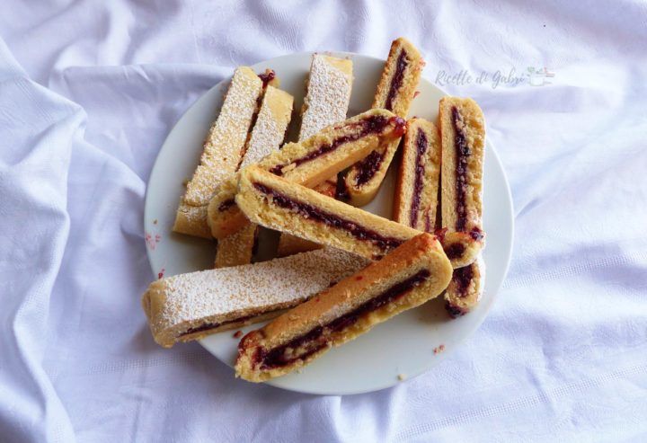 biscotti con marmellata fatta in casa