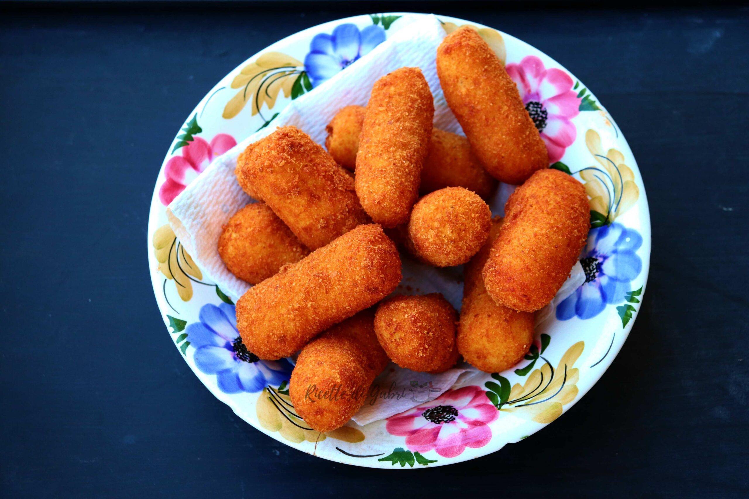crocchette di patate fritte fatte in casa morbide dentro e croccanti fuori ricetta facile perfetta di gabri