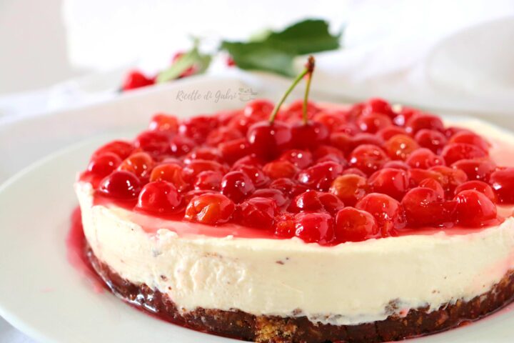 cheesecake senza cottura alle ciliegie con base senza burro ricetta facile e veloce di gabri visciole amarene