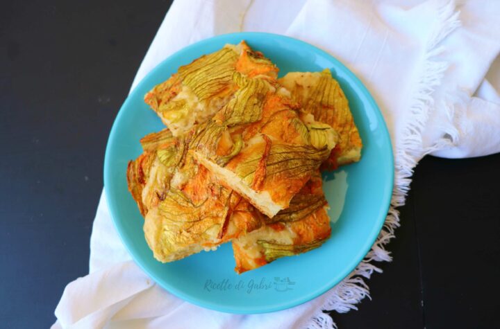 focaccia con fiori di zucca ricetta facile senza impasto morbida soffice veloce di gabri