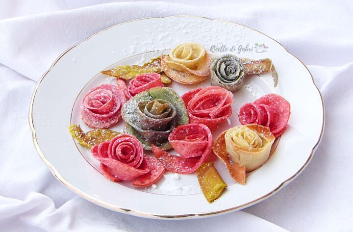 biscotti rose di crepes dolci colorate ricetta festa mamma san valentino