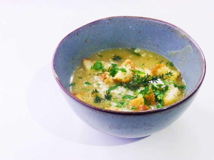 zuppa di cipolle vellutata senza panna cremosa facile e veloce ricetta di gabri