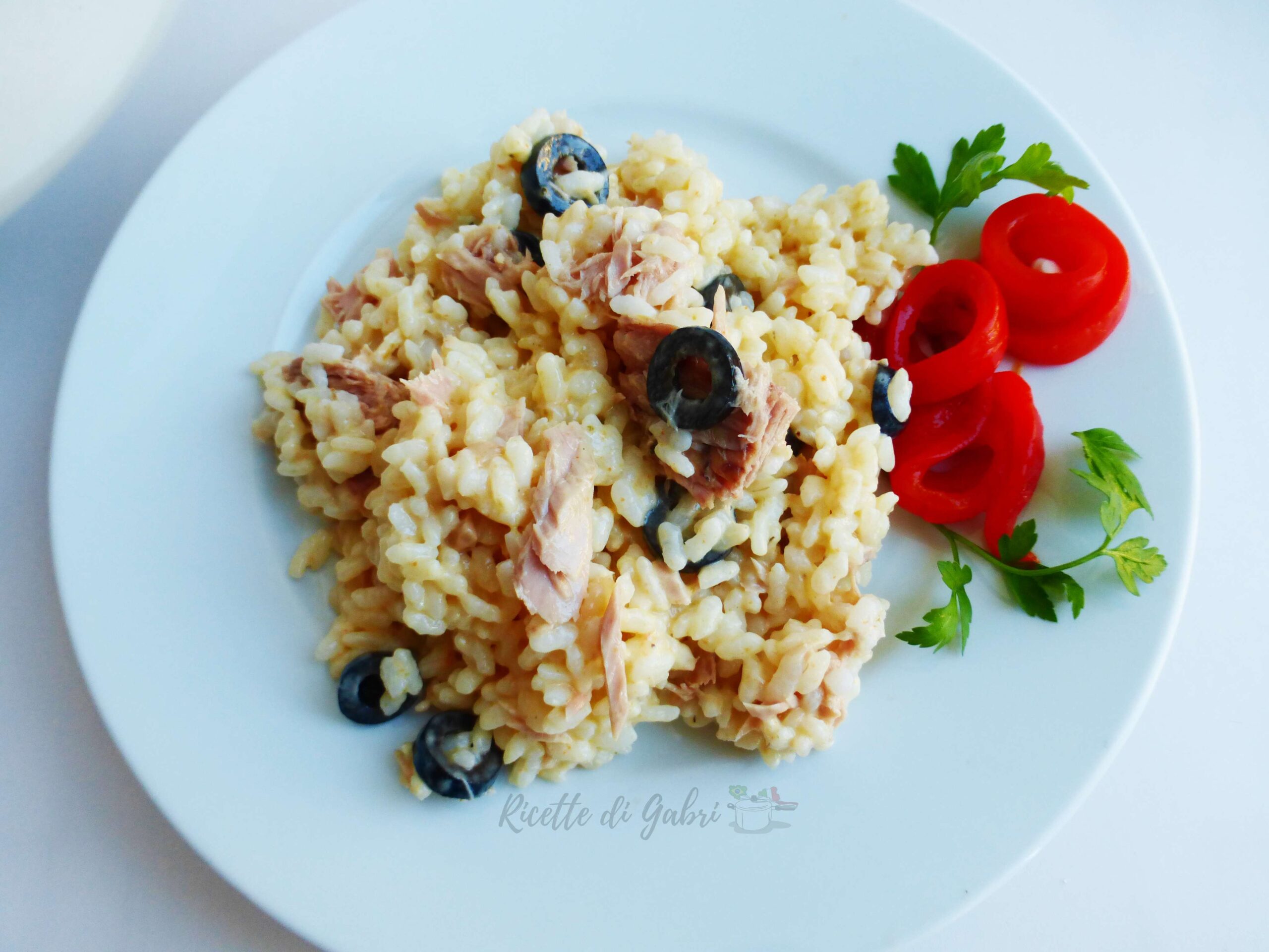 insalata riso freddo con tonno peperoni e olive ricetta estiva facile veloce gabri
