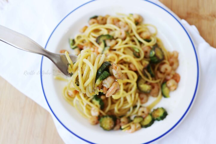 spaghetti zucchine e gamberetti ricetta facile di gabri