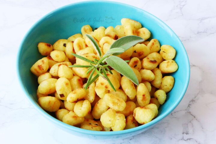 gnocchi croccanti in padella gnocchetti di patate ricetta furba facile veloce aperitivo gabri