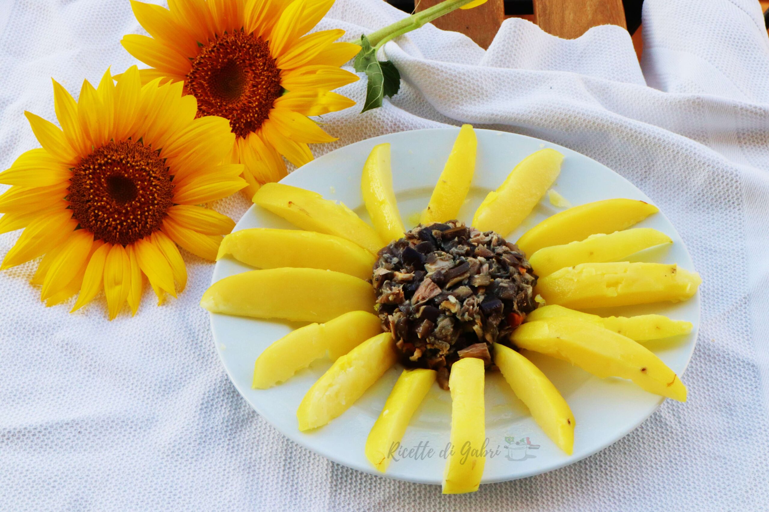 insalata di patate a forma di girasole con tonno melanzane e zafferano ricetta veloce salvacena di gabri