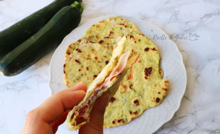 piadina di zucchine ricetta facile veloce in padella piada con zucchine nell'impasto