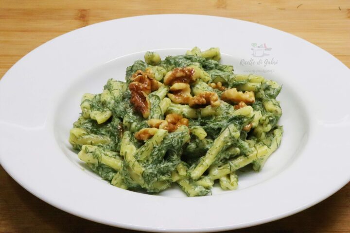 pasta con finocchi ricotta e noci ricetta facile e veloce ciuffi finocchietto gabri