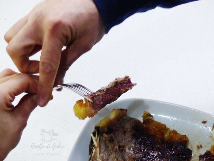 ricetta bistecca alla fiorentina tempo di cottura carne al sangue secondi piatti veloci