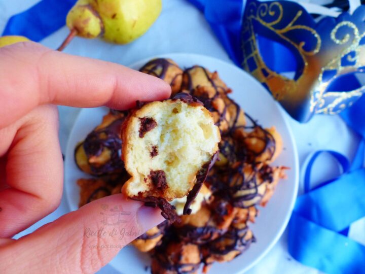 ricetta frittelle dolci di carnevale castagnole soffici con pere e cioccolato ricetta facile di gabri
