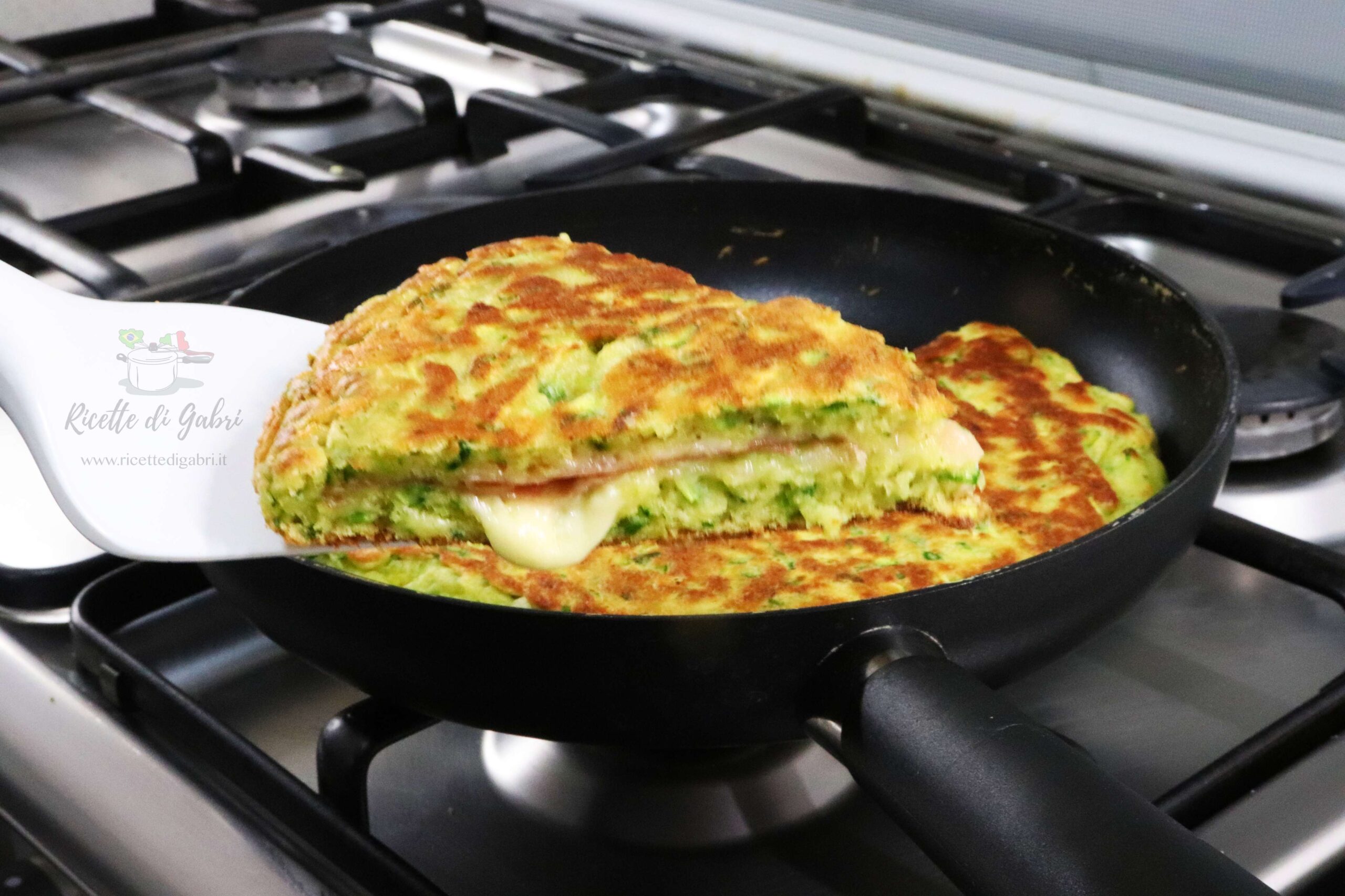 torta salata di zucchine in padella ricetta facile veloce salvacena zucchine ricette sfiziose gabri
