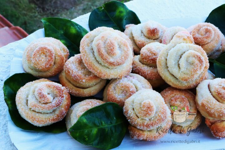 biscotti semplici rose roselline al vino rosè ricetta facile senza burro di gabri