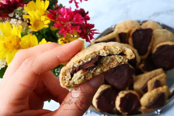 ricetta biscotti inzupposi integrali con cioccolato uova di pasqua senza burro e senza latte gabri