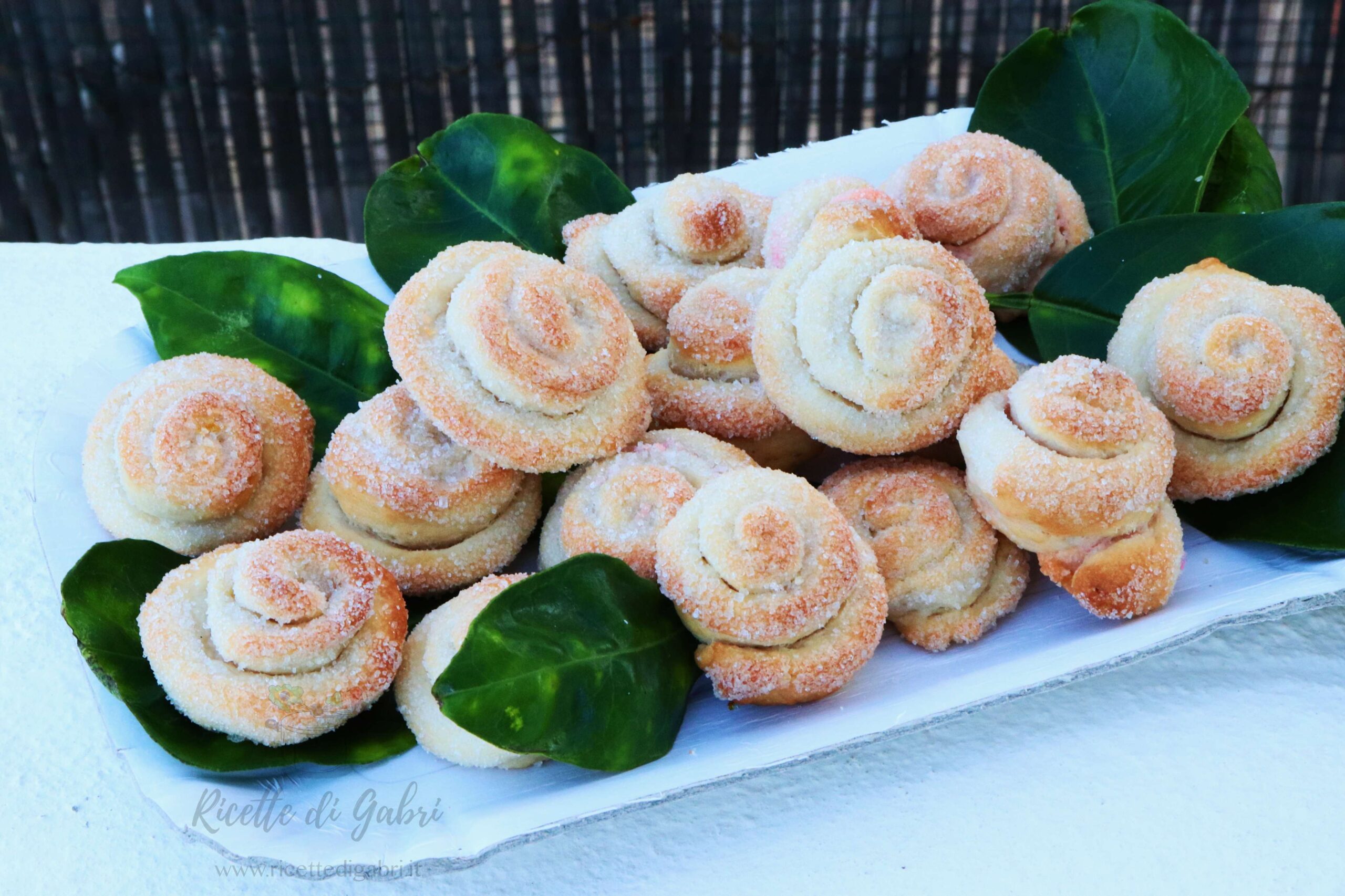 biscotti rose roselline al vino ricetta facile vegana senza uova latte ne burro biscotti da thè veloci