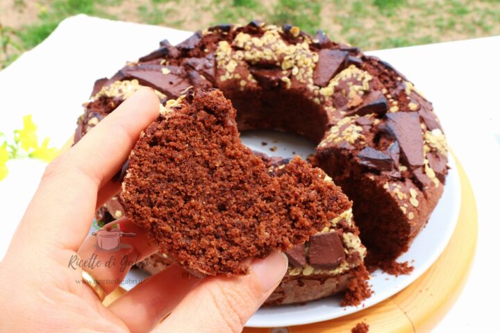 ciambellone all avena con avanzi di cioccolato delle uova di pasqua ricetta facile dolci senza burro di gabri