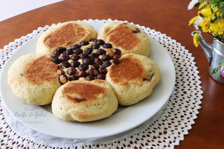 crostata alla nutella cotta in padella ricetta facile fiore fiorellone di pasta frolla senza burro al cucchiaio di gabri