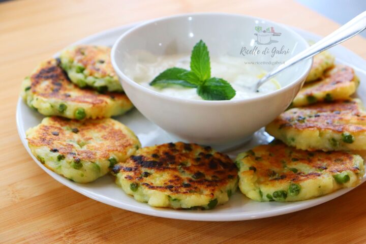 frittelle di patate e piselli in padella ricetta facile veloce con patate lesse gabri