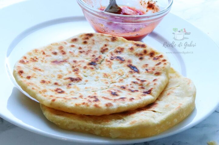 pane in padella senza lievito ripieno di formaggio ricetta facile pane arabo turco gabri