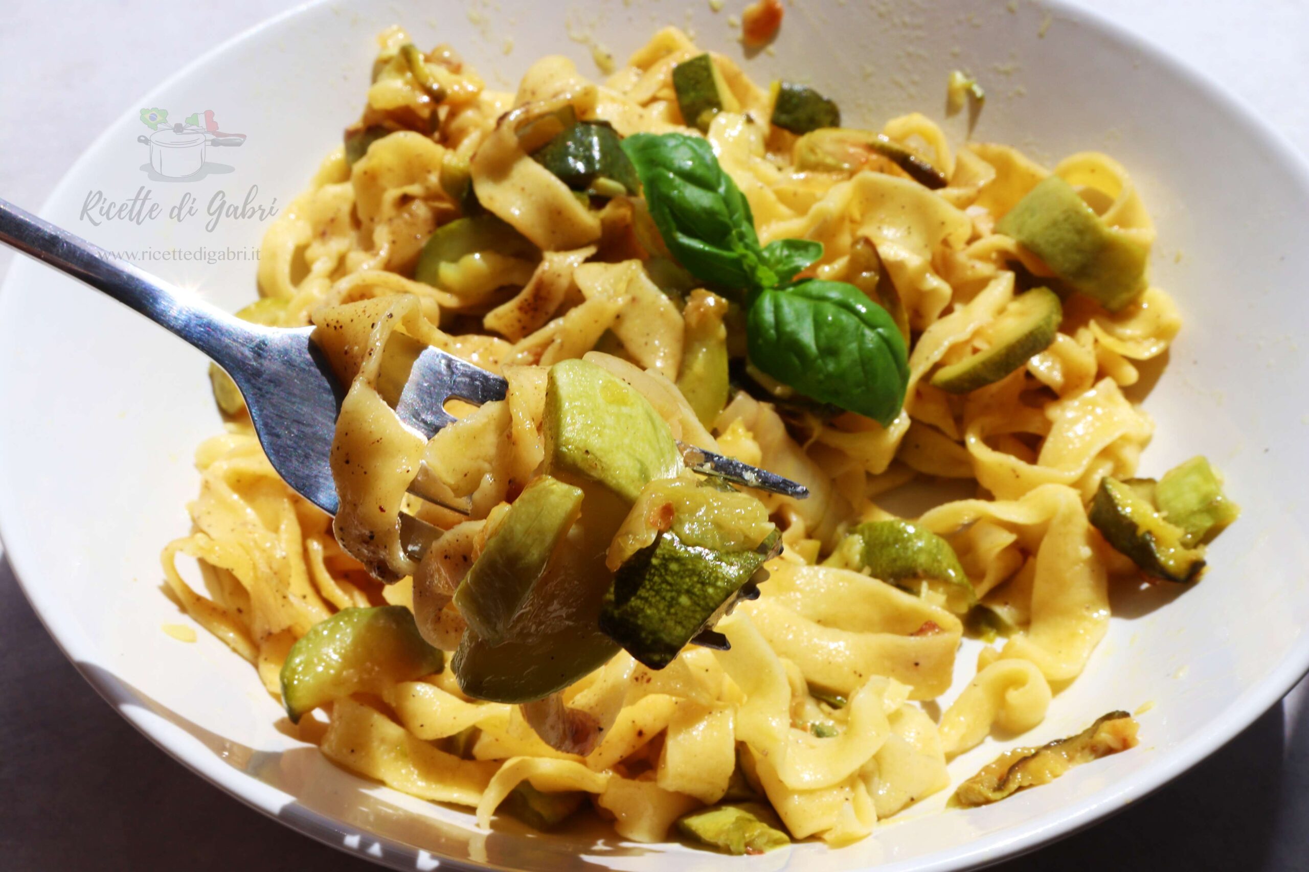 pasta con le zucchine ricetta semplice facile veloce cremosa