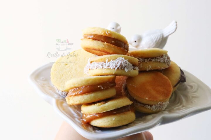 biscotti semplici in padella farciti con crema mou e nutella ricetta facile gabri