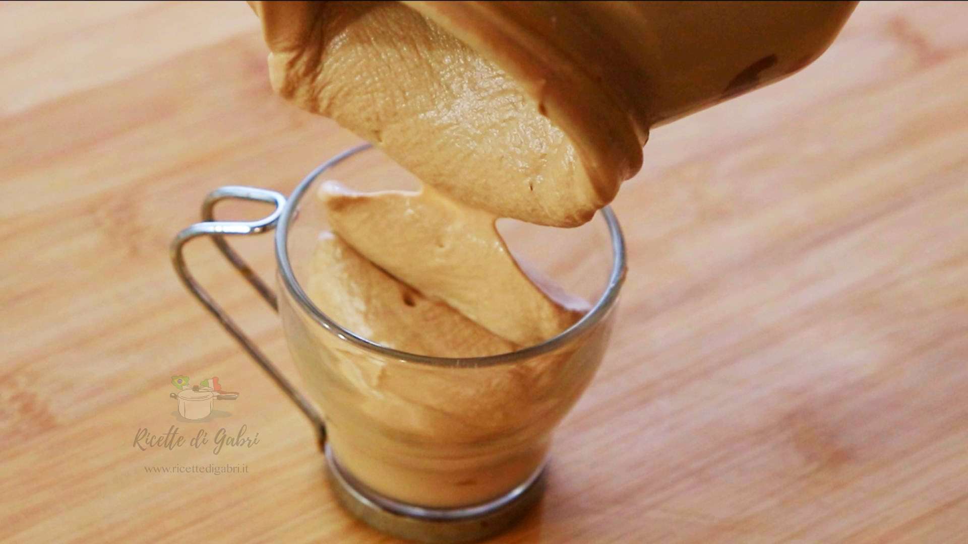 crema al caffè nel baratolo della nutella cremina al caffè in barattolo