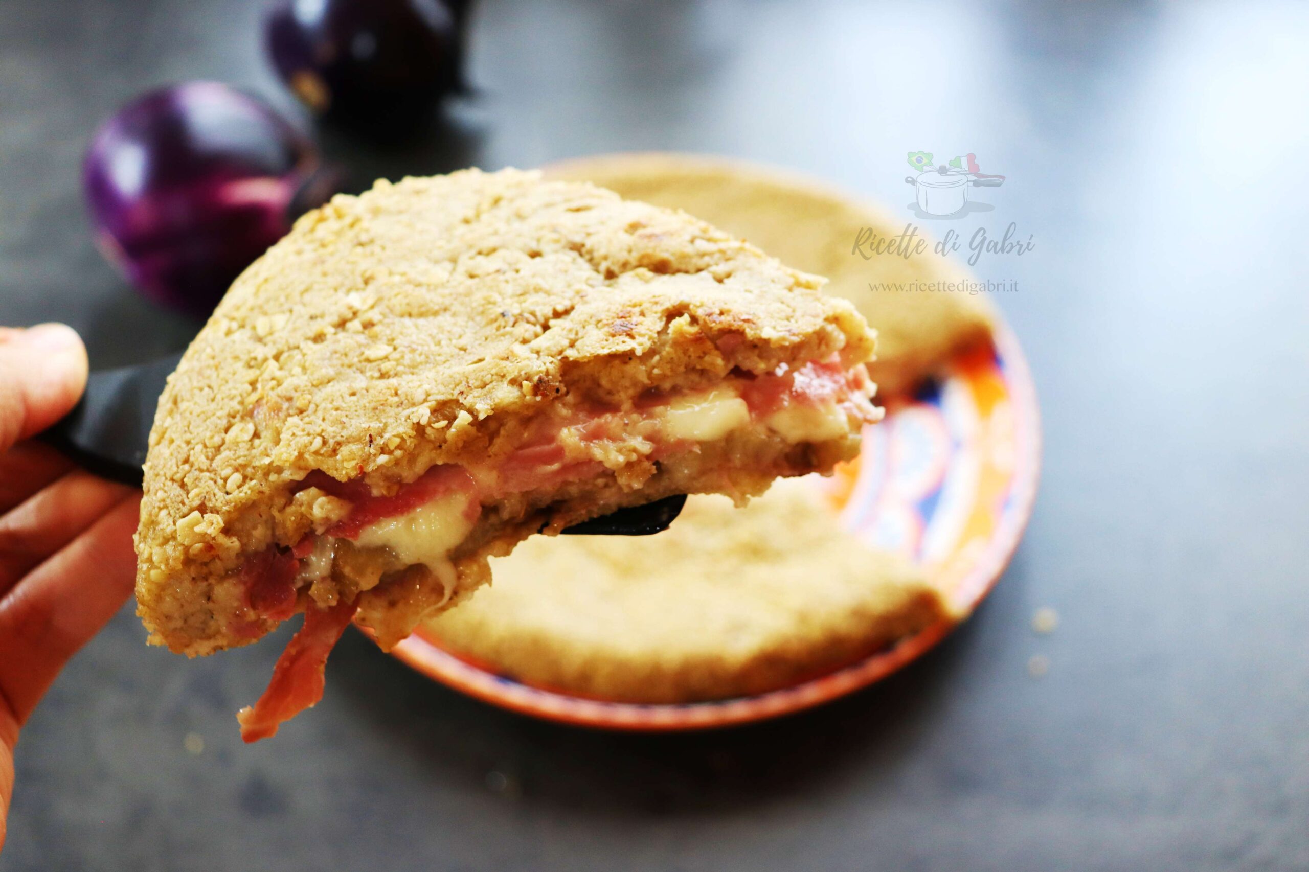 torta salata in padella con melanzane e avena ricetta facile veloce