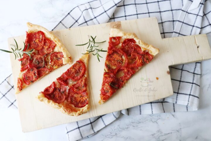 torta salata di pasta sfoglia con pomodori e mozzarella ricetta facile gabri