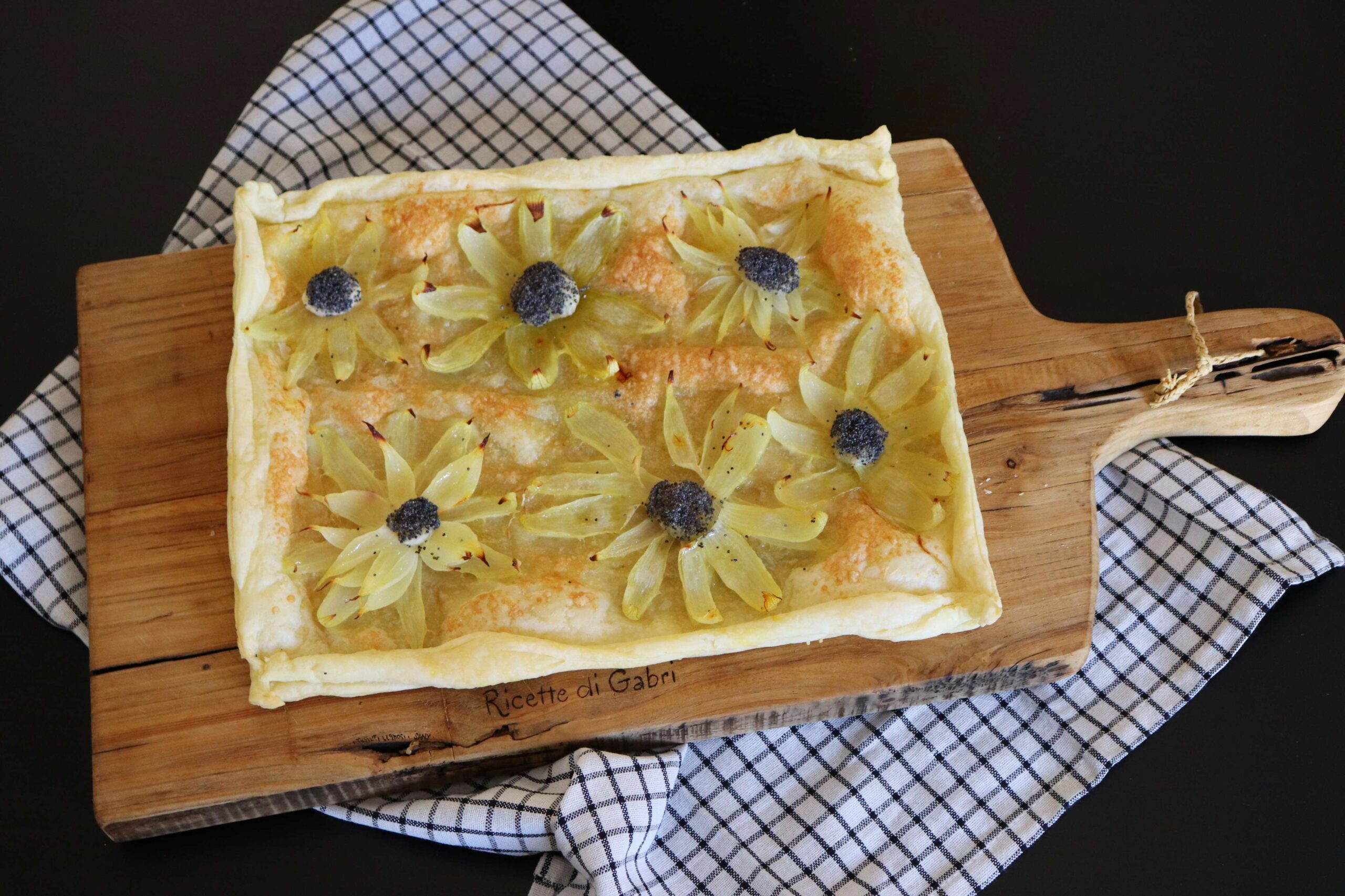 torta salata di pasta sfoglia e cipolle ricetta facile gabri