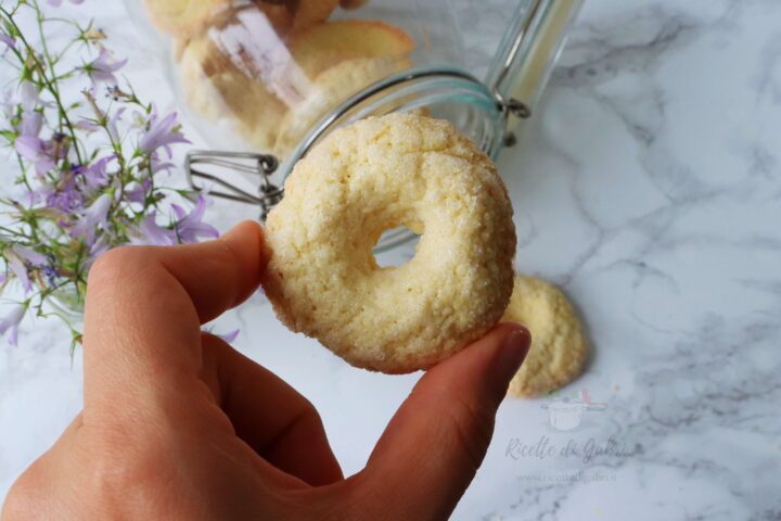 ricetta biscotti ciambelline alle mandorle ricetta facile di gabri