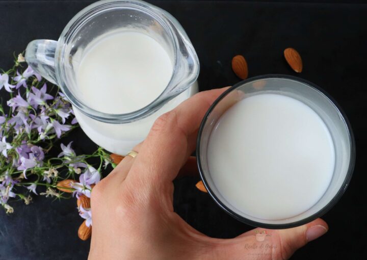 come fare il latte di mandorle fatto in casa senza zucchero