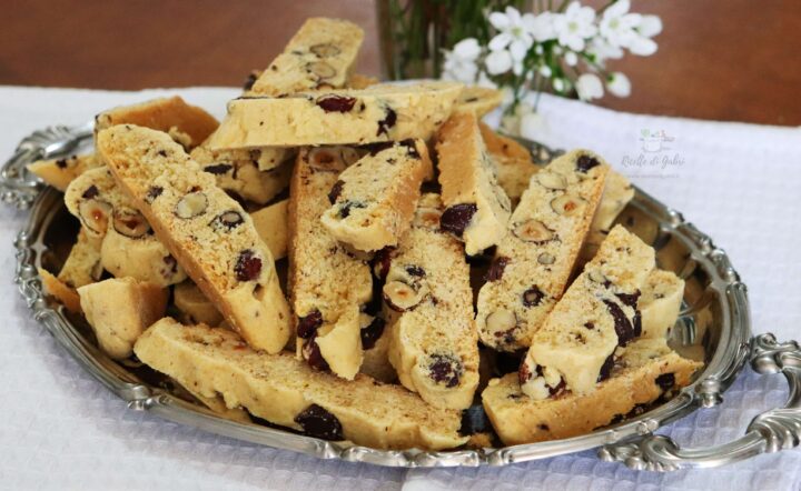 Tozzetti alle nocciole senza burro ricetta facile di gabri biscotti di natale cioccolato veloci