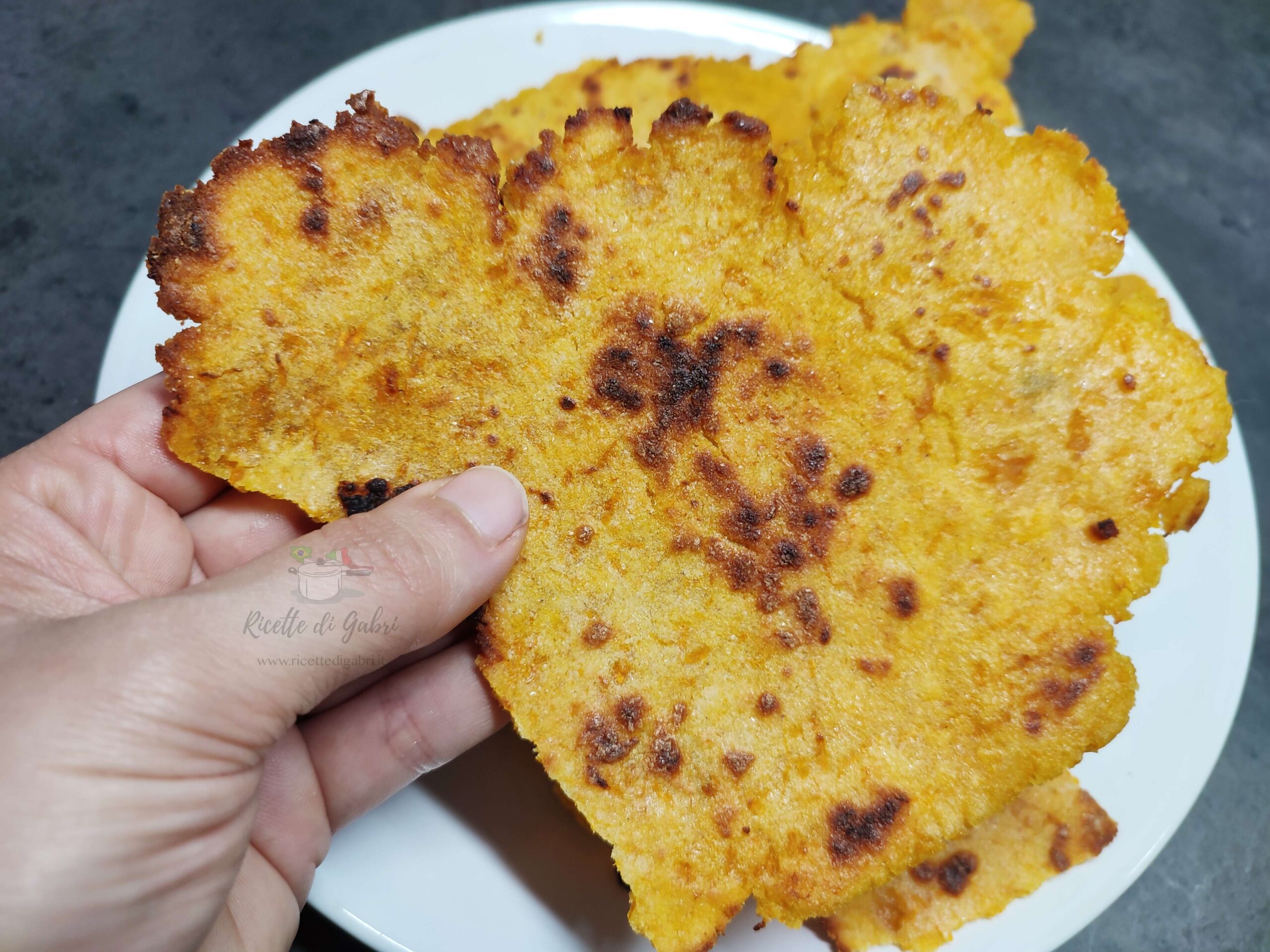 ricetta pane alla zucca in padella schiacciatina zucca senza lievito e senza glutine
