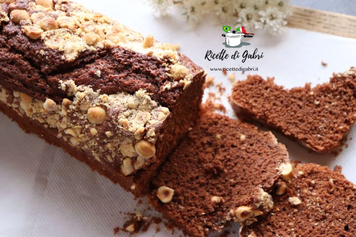 ricetta plumcake al cioccolato fatto in casa da gabri con uova di pasqua e nocciole facile veloce senza burro e senza latte