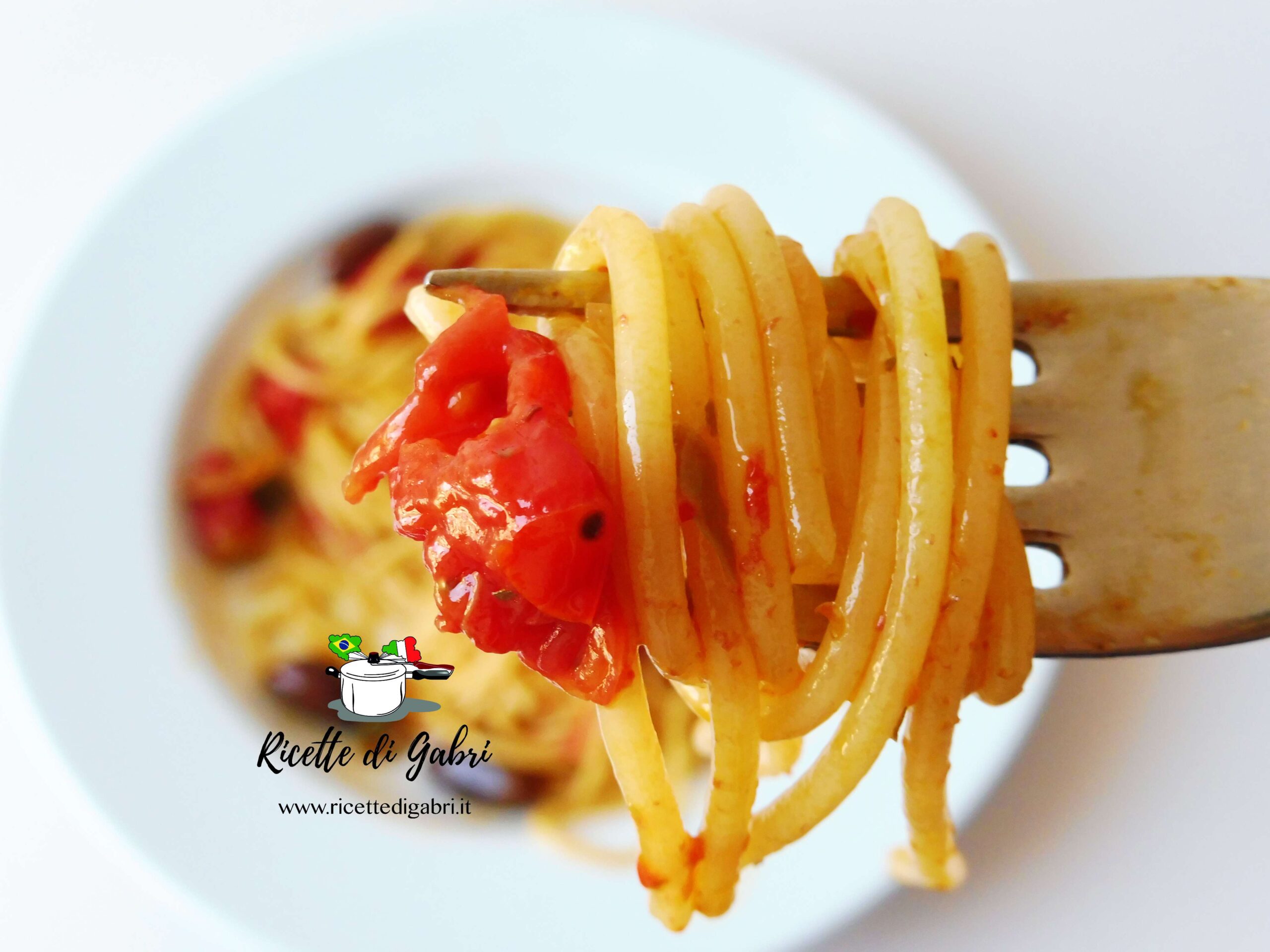 ricetta pasta economica spaghetti con pomodorini e olive taggiasche gabri