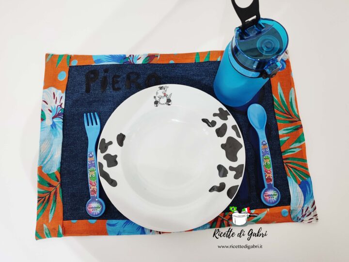 tovaglietta montessori fatta in casa fare tovaglietta montessoriana con vecchi jeans merenda bambini scuola nido