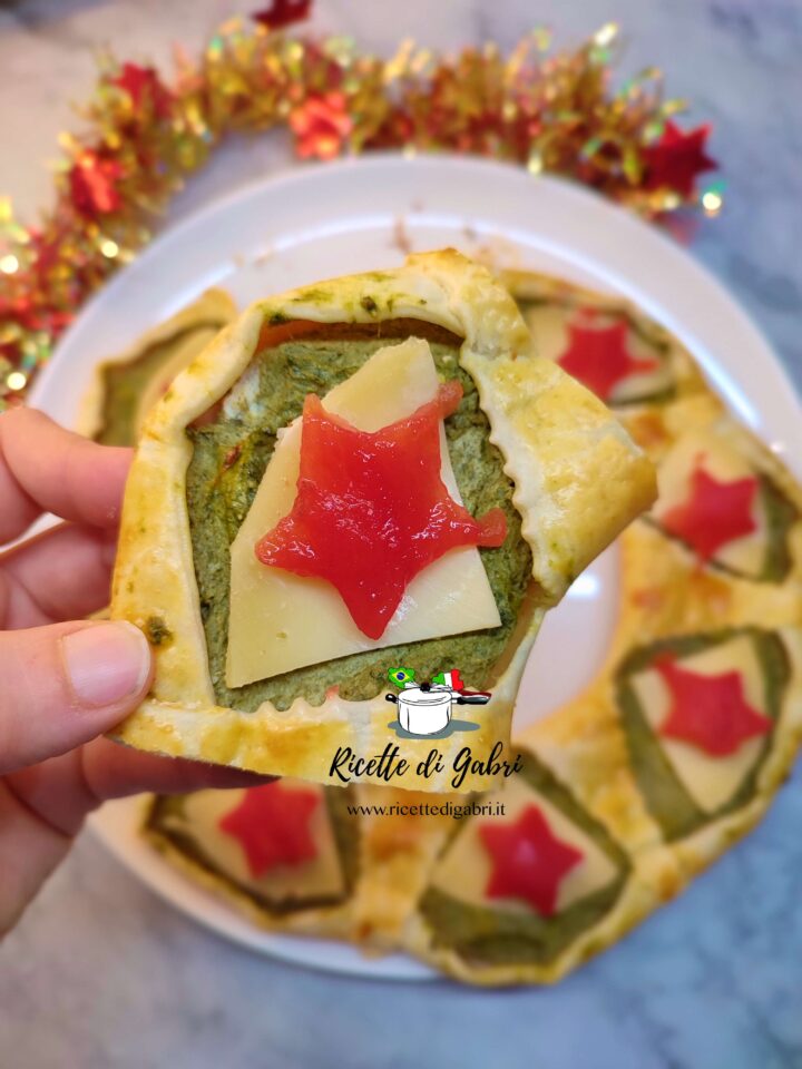 ricetta corona di pasta sfoglia ricetta ghirlanda salata antipasti di natale