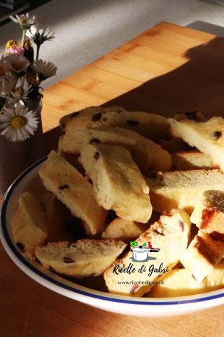 ricetta biscotti semplici da colazione con gocce di cioccolato facili e veloci